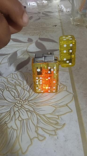 yara parfum: LED işıqlı zərlərə bənzər alışqan - Dizayn: Şəffaf sarı korpus — 3