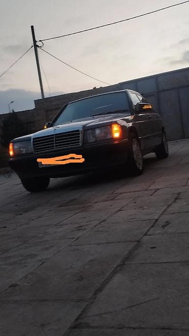 mercedes 170 b: Mercedes-Benz 190: 1.8 l | 1990 il Sedan — 3