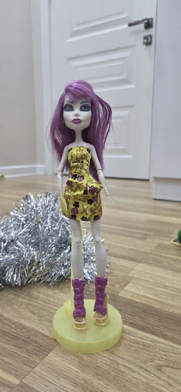 Monster High üslubunda kukla Spectra Vondergeist Ghouls’ Getaway -