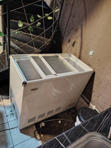 Mətbəx texnikası: Şüşəli dondurucu, İtaliya — 1