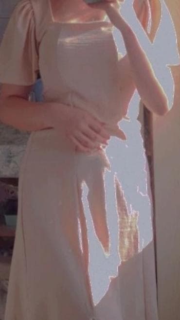 cins don: Bej rəngli zərif qadın paltarı - Dizayn: Kvadrat yaxalıqlı, qısa — 1