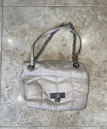 Zəncirli çiyin çantası – açıq boz rəng - Material: yumşaq eko‑dəri