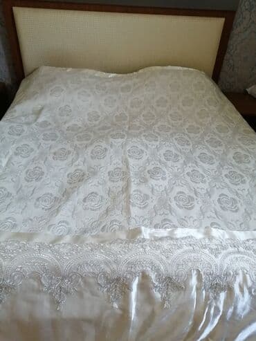 ikinci el tek kravat: 2 nəfərlik pakrıval satılır. Təzə kimi qalıb. 2 ədəd balış üzü də — 2