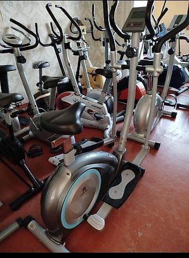 Bu elliptik məşq aləti, tam bədən məşqləri üçün nəzərdə tutulmuşdur