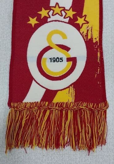 divan parçaları: Qarabağ futbol klubunun azərkeş şərfləri satılır. Xüsusi fərqi odur — 11