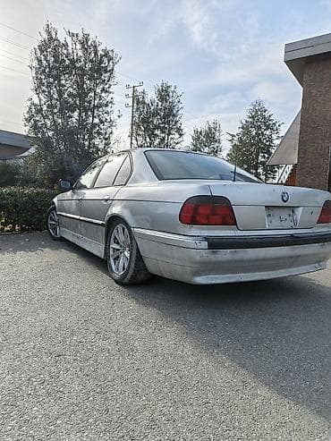 ulduz disk: BMW 7 Series sedan (E38), gümüş rəngli, 4 qapılı, arxa ötürücülü — 5
