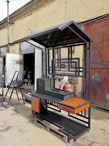 Damlı, çoxfunksiyalı metal manqal kompleksi. Bu manqal stansiyası
