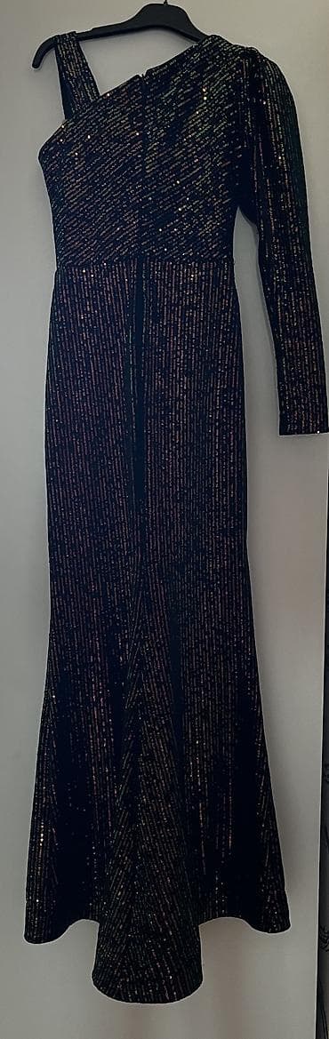 vecerni don: Brend: Dekolte 	•	Rəng: qara əsas üzərində çoxrəngli parıltılı — 4