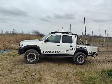 volkswagen touareg ii: Toyota Hilux pikap - Kuzov: ağ rəng, 4 qapı, iki kabin (Double Cab) — 3