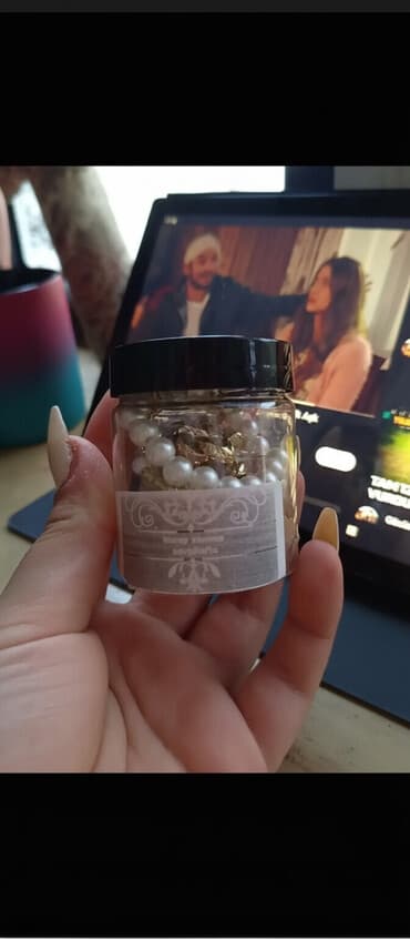 qadinlar ucun en gozel hediyyeler: Kavanoz bijuteriya hədiyyəsi - Şəffaf, qara qapaqlı mini kavanozda — 2