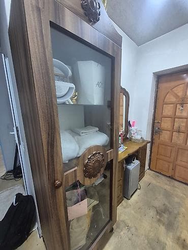 desmal: Mebel dəsti – güzgülü tualet masası və şkaf vitrin - Material: ağac — 2