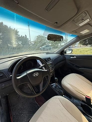 mersedes b klass: Hyundai Accent: 1.4 l | 2012 il Sedan — 5