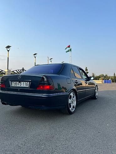 mini mercedes: Mercedes-Benz C-Class: 2.2 l | 2000 il Sedan — 6