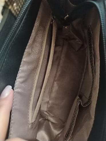 qadin penceyi: Qadın əl çantası – klassik qara. Cemi 1 defe goturulub, demek olar ki — 2