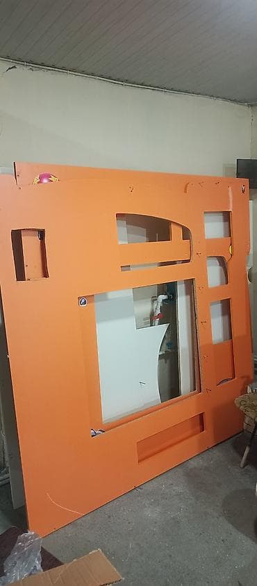 Narıncı rəngdə dekorativ 2 mərtəbəli Uşaq yatağı yaxşı veziyetdedir