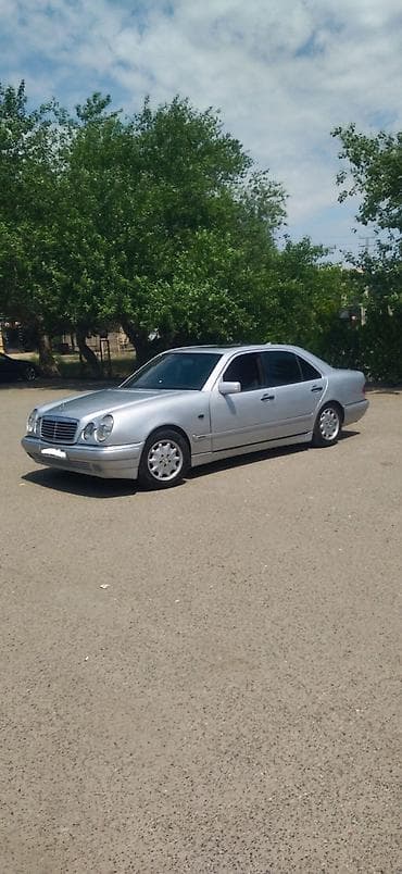 disk 14: Mercedes-Benz E-Class: 2.3 l | 1996 il Sedan — 2