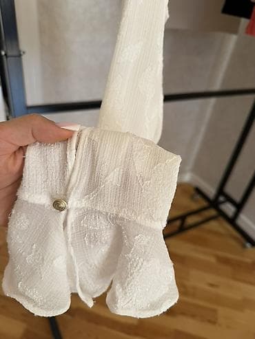 zara kurk: Ağ qadın bluzu - Rəng: süd-ağ/ekru - Parça: yüngül, şəffaf teksturalı — 4