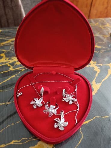 Dəstə daxildir: Üzük, Sırğa, Sep, Gümüş, 925 Əyar