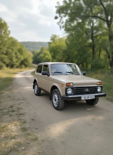 korobkalar vaz: VAZ Lada Niva 3 qapılı off-road avtomobili - Kuzov rəngi: bej - Ban — 1