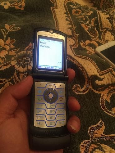 iphone simli qulaqlıq: V3 i rial alana endirim edecem — 2