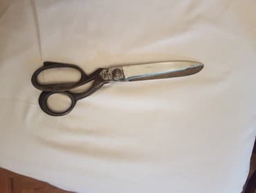 ● Q a y ç ı ● Dərzi qayçısı. Qiyməti : 25 azn lalafo.az -da ● Q a y ç ı ● Dərzi qayçısı. Qiyməti : 25 azn