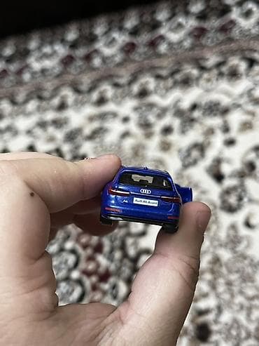 audi 6: Bburago die-cast lisenziyalı model avtomobil – Audi A6 Avant Bagli — 4