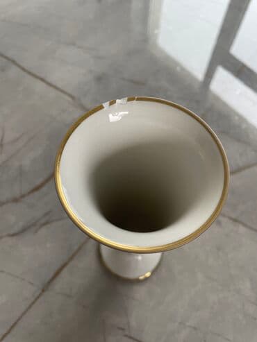 kala gul: Bir vaza, Farfor — 3