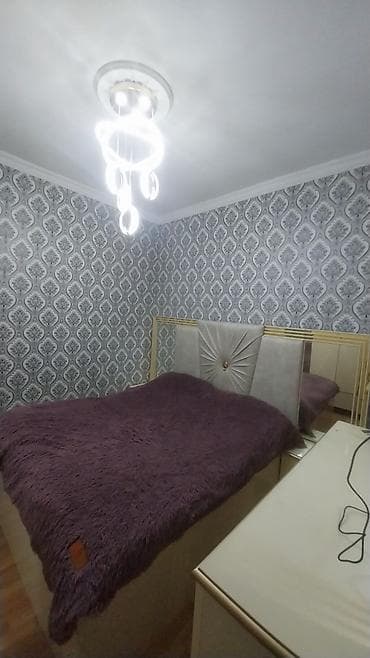 divar resimleri: Uşaq otağı üçün divar kağızı – mavi tonlarda, ayı balası və lent — 5