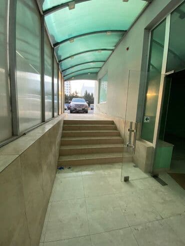 qarayev obyekt: Əhmədlidə ukraina meydanı tərəfdə yerləşən ümumi sahəsi 250 kv,m olan — 11