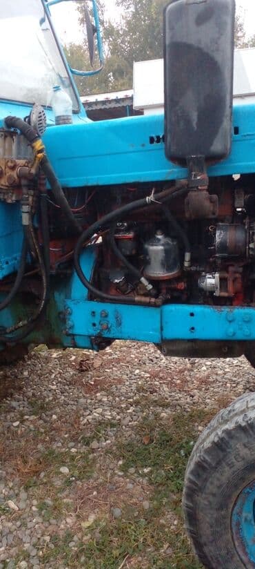 işlənmiş akkumulyator: Mavi rəngli təkərli traktor - Kabinli model, ön egzoz borusu və tavan — 5