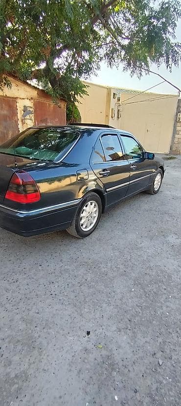 vozol az: Mercedes-Benz C-Class: 2.4 l | 1998 il Sedan — 5