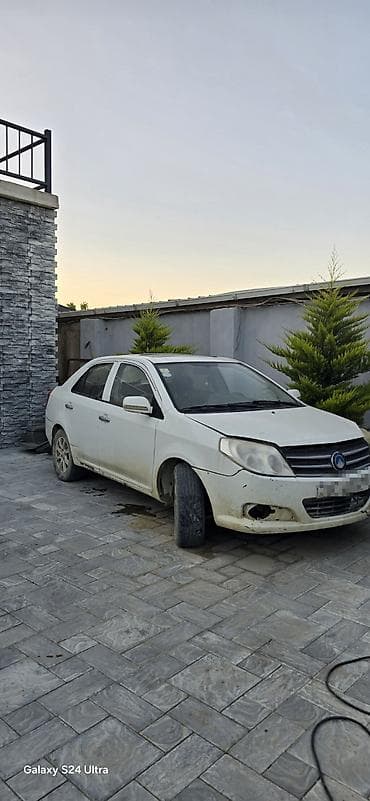 Geely Mk 2012-cil .avtomobil sökulur.kimə nə lazimdirsa buyurub əlaqə