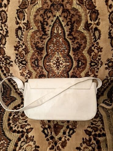 Toy paltarları və aksesuarları: Ağ rəngli çiyin çantası cəmi 2 dəfə istifadə olunub — 2