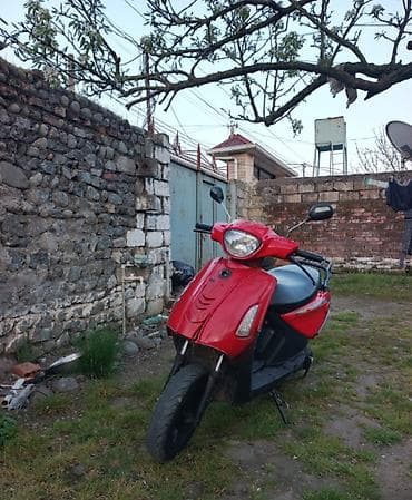 мопед рига запчасти: Qırmızı rəngli şəhər skuteri - Korpus: kompakт skuter, qırmızı-qara — 2