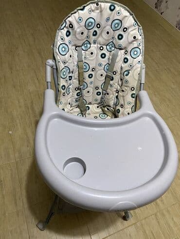 uşaq oturacagi: Uşaqlar üçün yüngül boz rəngli uşaq oturacağı, ağ və mavi dairələrlə — 2