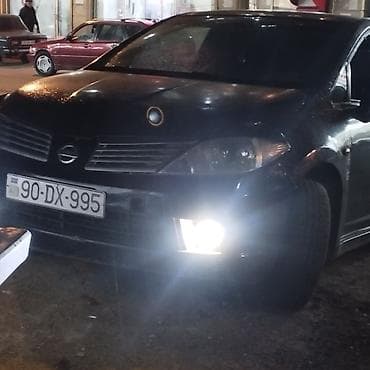 Nissan Tiida: 1.6 l | 2007 il Sedan