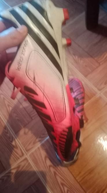 krosofka: Butsi adidas predator 41 razmer — 2