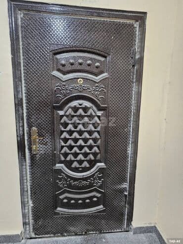 TƏCİLİ SATILIR!!! Ölçüsü 96-205 Qapının üzü və çərçivəsi dəmirdir.Saga