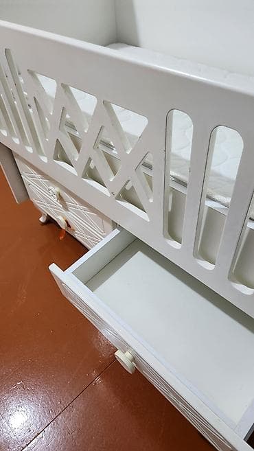 Oğlan və qız üçün, Dördbucaq, Beşik, Dəstsiz, Matras ilə, Yellənmə mexanizmsiz — 3