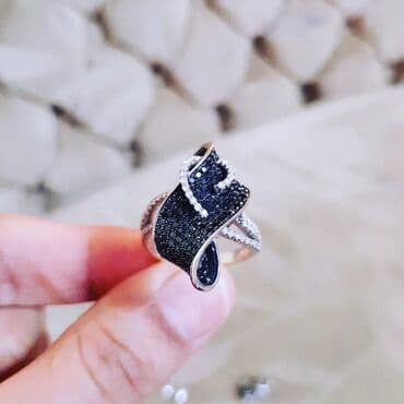 sirqalar qizil: Dəstə daxildir: Üzük, Sırğa, Ağ qızıl, 585 Əyar, 1172 g — 3