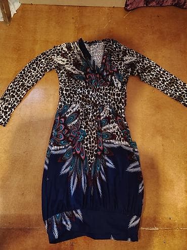 pilot 65 perfume: Qadın paltarı – uzunqol, V‑yaxa, dizə yaxın uzunluq. - Parça: yüngül — 1