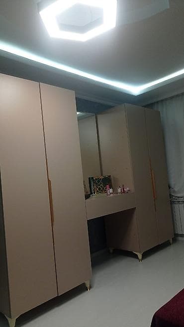 İşlənmiş, 4 qapılı, Güzgülü, Qəhvəyi, Digər material, Açılan, Düz dolab