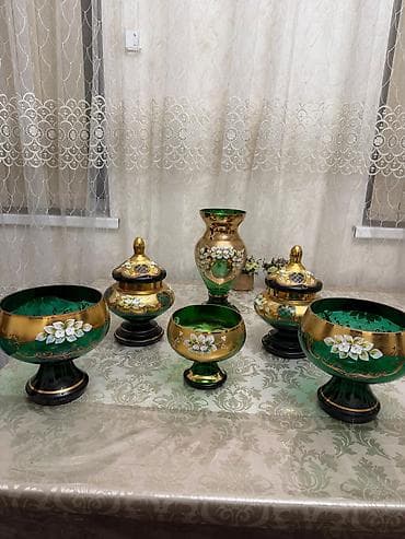 dini tort sekilleri: Yaşıl-qızılı şüşədən bəzək dəsti Tərkibi:Bohema - 1 ədəd iri vaza — 1