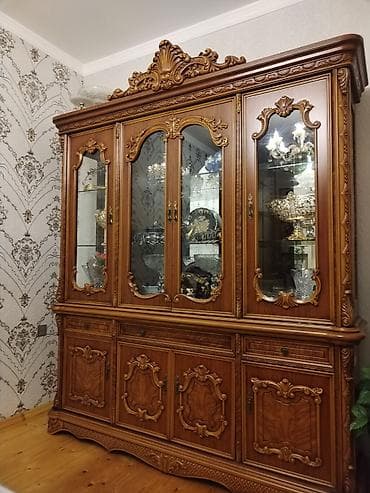 Klassik üslubda böyük bufet-vitrin - Material: təbii ağac əsaslı