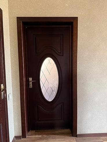 4 otaq qapısı satilir 3 şüşəli 1 ədədi susesiz Olcu 2*80 Qapılar