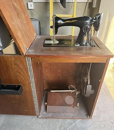 antik dolab: Tikiş maşını – şkaflı, pedallı model - Korpus: taxta şkaf/qutu — 2