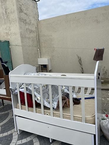 siyirmeli: Oğlan və qız üçün, Dördbucaq, Beşik, Dəstsiz, Matras ilə, Yellənmə mexanizmsiz — 3