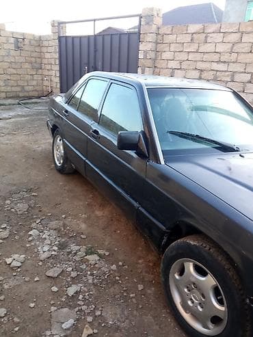 w202 bufer satilir: Mercedes-Benz 190D (W201) sedan - Kuzov: qara rəng, 4 qapılı sedan — 4