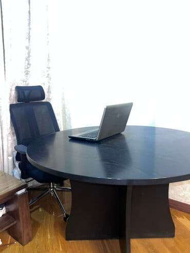 işçi masa: Konfrans zalı üçün, Yumru masa — 3