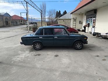 VAZ 2106 sedan - Kuzov: tünd yaşıl rəng, 4 qapı, xrom yan moldinqlər